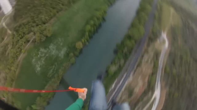 BASE Jump Viaduc de Millau смотреть онлайн