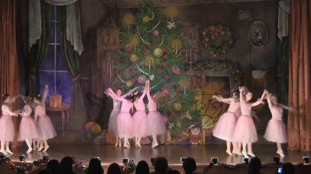 Трумар Балет. Розовый вальс из балета Щелкунчик смотреть онлайн