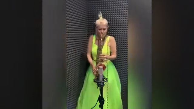 Пока играет саксофон... смотреть онлайн