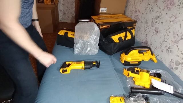 Распаковка Dewalt 10-Tool Combo Kit DCK1020D2 набор из 10ти инструментов Девольт 20v смотреть онлайн