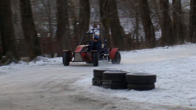 Рёв мотора и снег из-под колёс. Состоялось первенство города по зимнему картингу и кроссу смотреть онлайн