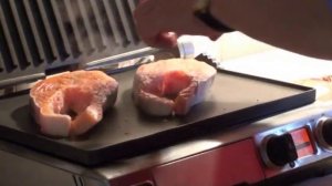 Форель на гриле BORK G801 за 3 минуты