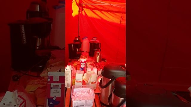 Ярмарка в Торнио, всех желающих угощают гороховым супом.