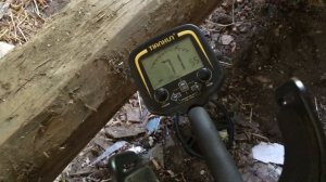 Поиск монет в заброшенной школе с металлоискателем ТХ850