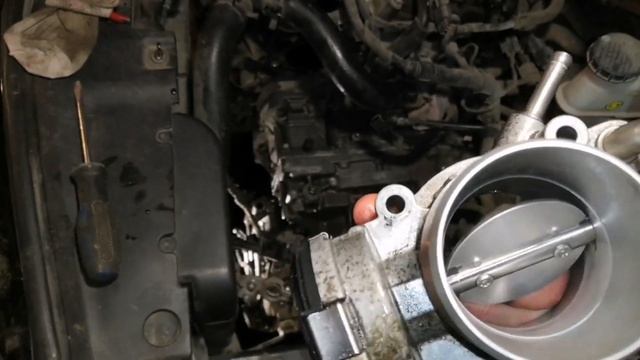 Солярис. Пробег 100 тыс км. Чистка дроссельной заслонки на Хендай Солярис и как снять дроссельную. смотреть онлайн