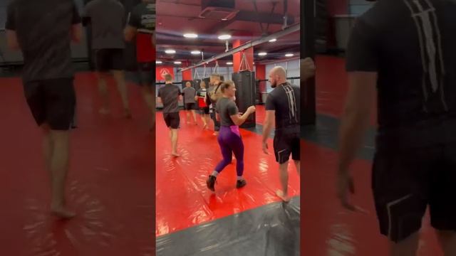 Штырков и Мохнаткина тренируются в Академии Единоборств РМК в Екатеринбурге смотреть онлайн