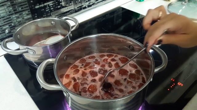 И 50 банок будет мало! Быстрое клубничное варенье! смотреть онлайн