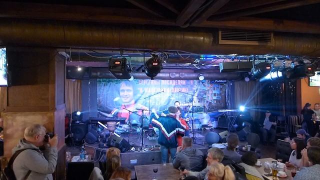 «Упала рюмочка» Сл. и муз. Сергея Фалетенка. Олег Чернышов.9 октября 2021 АртПАБ смотреть онлайн