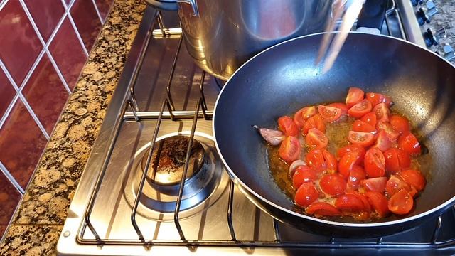 Тальятелле с соусом из помидоров черри с острым перцем ? смотреть онлайн