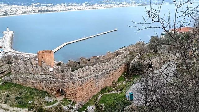 АЛАНИЙСКАЯ КРЕПОСТЬ. Главная ДОСТОПРИМЕЧАТЕЛЬНОСТЬ Аланьи?