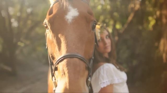 Fashion Photo shoot with model and her horse, By ArinaB Photography смотреть онлайн