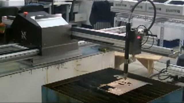 Скоростная плазменная резка машиной SNR-SK смотреть онлайн