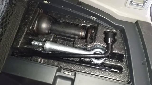 2009-2015 Honda Pilot SUV - Floor Jack & Lug Nut Wrench Location - Cargo Area смотреть онлайн