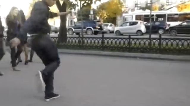 прохожий поцык уделал драмеров drum and bass Хабаровск смотреть онлайн