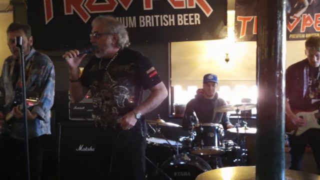 Paul Mario Day & Terry Wapram (ex-Iron Maiden) - Wrathchild (Soundcheck at Cart & Horses) смотреть онлайн