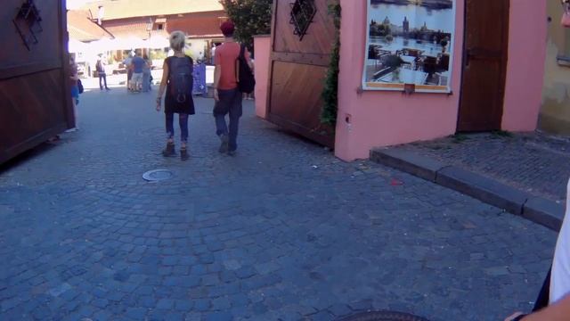 Писающие мужчины - фонтан со скульптурами в Праге. смотреть онлайн