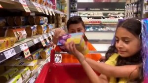 Хайди и Зидан играют и идут за покупками