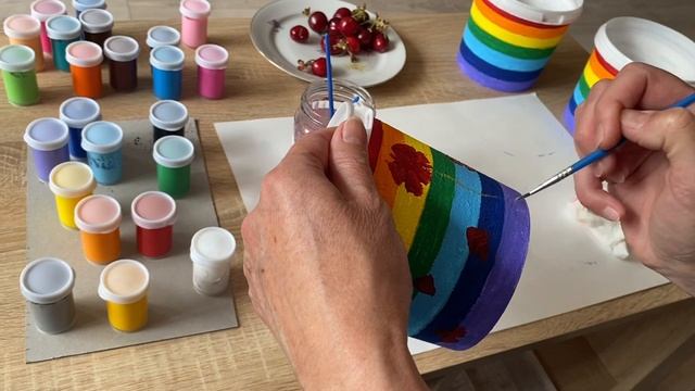 Не выбрасывайте пластиковые ёмкости... из них можно сделать дизайнерские кашпо! смотреть онлайн