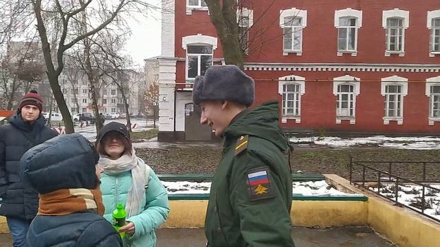 Встречаем младшего сына из армии. А вместе с ним и его друзей смотреть онлайн