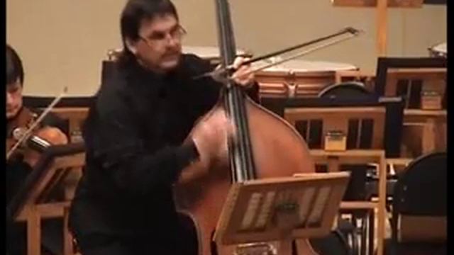 Н.Кочергин играет концерт для контрабаса.г.Томск.avi