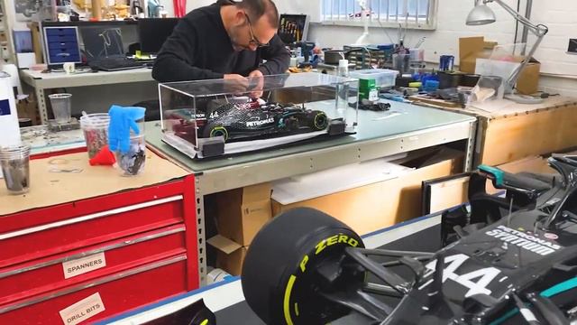 The Mercedes-AMG F1 W11 EQ Performance Collection смотреть онлайн