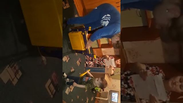 Раскрываем подарок от тети ????? смотреть онлайн