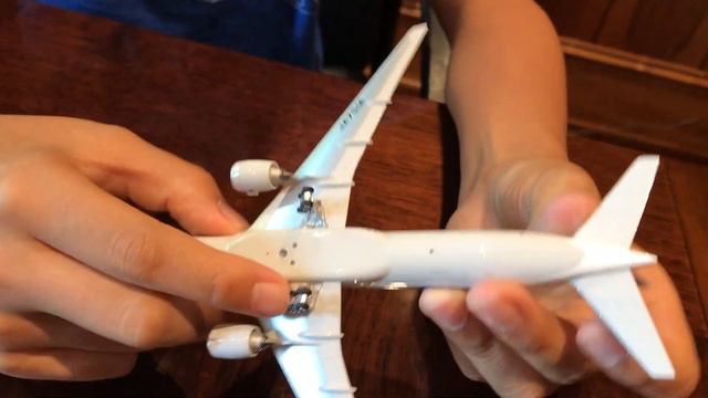 1:400 777-300 unboxing смотреть онлайн