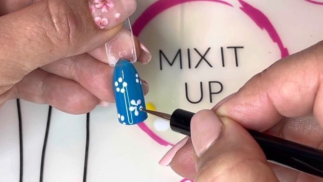 Easy Daisy nail art tutorial смотреть онлайн
