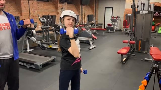 Тренировка В Фитнесс Клубе Red Stone смотреть онлайн