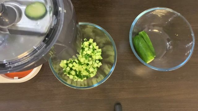 Насадка для нарезки кубиками Kenwood KAX400: свежий огурец смотреть онлайн