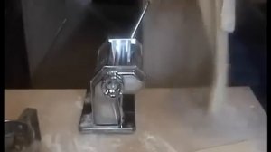 Домашняя лапша на лапшерезке KL-4109