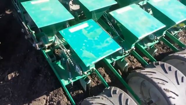 Весенний посев лука сеялкой РОСТА СОТ 42 ВАС52 103 смотреть онлайн