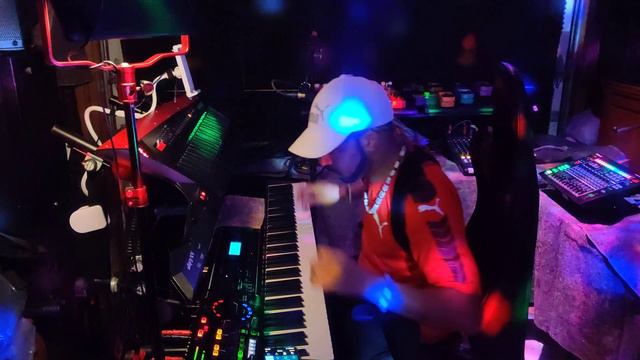 Funk Vibing + Roland AX Edge Vocoder + Roland DS88 #ROLANDDS88 #ROLANDAXEDGE смотреть онлайн
