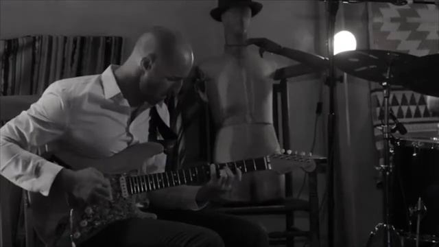 Jeff Beck Fender Strat with 1965 Deluxe HSS set played by Aaron Lebos смотреть онлайн