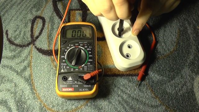 Как найти фазу в розетке китайским мультиметром! смотреть онлайн