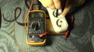 Как найти фазу в розетке китайским мультиметром!