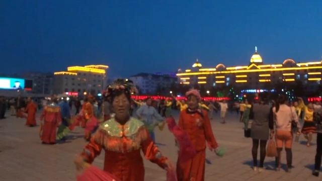 Хуньчунь. Танцы с веерами смотреть онлайн