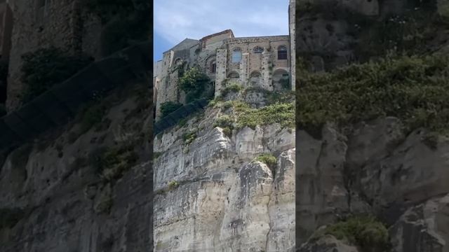 Как кружит голову любовь ?️ я брошу мир к твоим ногам ?️ Южная Италия - Тропеа смотреть онлайн