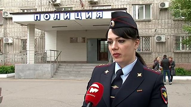 Маленький ребёнок выпал из окна второго этажа в селе Новоникольск смотреть онлайн