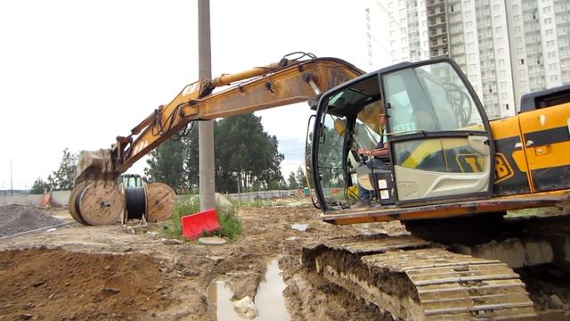 JCB JS240LC 2001 23130 hrs. Part 1\ Часть 1, основная машина смотреть онлайн