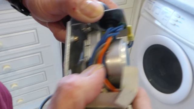 How to renew a motorised valve motor or head. No draining down. смотреть онлайн