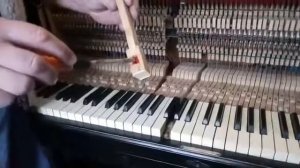 Пианино. Клавиша западает. Что делать?