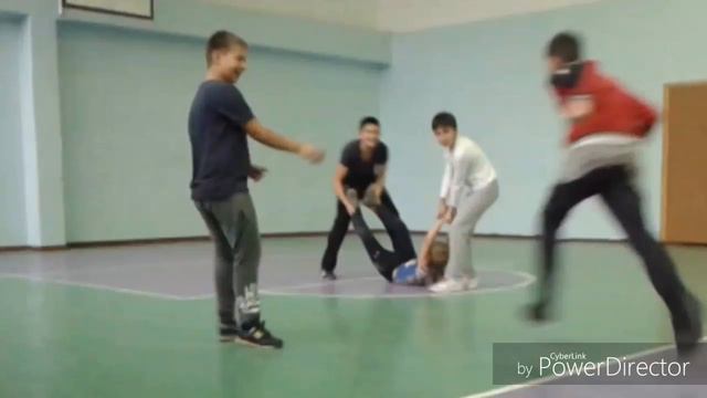 Вот чем мальчики занимаються на физре) смотреть онлайн