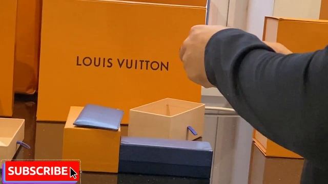 Louis Vuitton - Men’s Trio Pouch Unboxing | £10,000 Bag Collection смотреть онлайн
