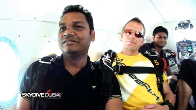 Skydive Dubai смотреть онлайн