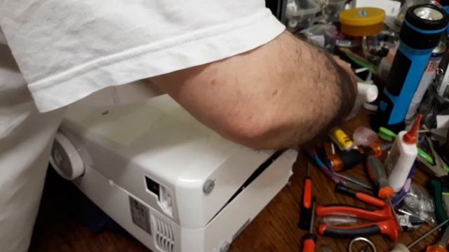 AEG Nähmaschine - Modell 11227 LCD - Maschine einbauen - تركيب هيكل الماكينة الخارجي смотреть онлайн