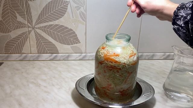 КАПУСТА квашеная.Сочная,хрустящая Этому рецепту не изменяю много лет,попробуйте и убедитесь сами смотреть онлайн