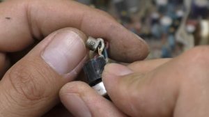 НАЙДЕНА СТАРАЯ ДВУХКАССЕТНАЯ МАГНИТОЛА! И В НЕЙ САМЫЕ ДОРОГИЕ РАДИОДЕТАЛИ! С ЗОЛОТОМ ПЛАТИНОЙ