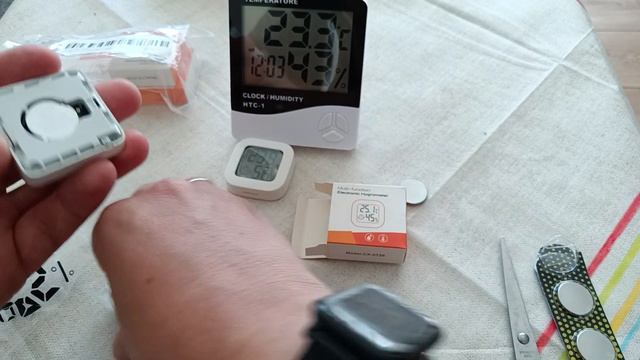 Сравнение 3х термометров - гигрометров! + распаковка и установка батареек. CR 2032 и ААА. смотреть онлайн