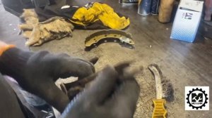 Замена задних тормозных колодок Volkswagen Polo / Как подтянуть ручник Фольксваген Поло 4 самому